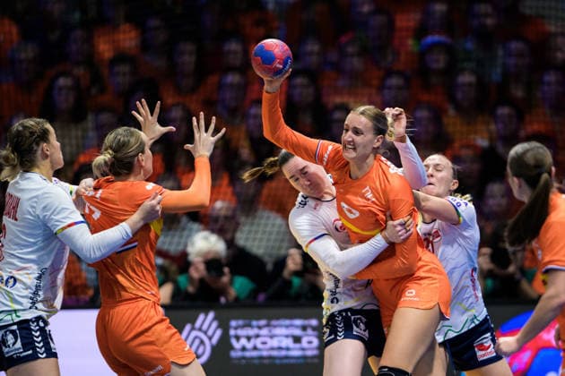 251212 Kelly Dulfer of Netherlands during the IHF Women™s World Championship, WM, Weltmeisterschaft semifinal between Netherlands and Norway on December 12, 2025 in Rotterdam. Photo: Joel Marklund BILDBYRAN kod JM JM0756 bbeng handball handboll handball vm handball-vm handbolls-vm ihf handball world championship world handball championship 2025 world championship 2025 semifinal semifinals nederländerna norway norge netherlands dam Copyright: JOELxMARKLUND BB251212JM104