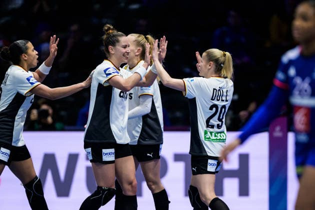 251212 AimÃ e von Pereira, Emily Vogel and Antje Döll of Germany celebrate during the IHF Women s World Championship, WM, Weltmeisterschaft semifinal between France and Germany on December 12, 2025 in Rotterdam. Photo: Joel Marklund BILDBYRAN kod JM JM0755 bbeng handball handboll handball vm handball-vm handbolls-vm ihf handball world championship world handball championship 2025 world championship 2025 semifinal semifinals frankrike tyskland france germany dam jubel Copyright: JOELxMARKLUND BB251212JM115