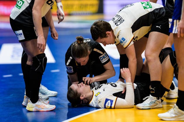 251212 Nieke Kuhne of Germany during the IHF Women s World Championship, WM, Weltmeisterschaft semifinal between France and Germany on December 12, 2025 in Rotterdam. Photo: Joel Marklund BILDBYRAN kod JM JM0755 bbeng handball handboll handball vm handball-vm handbolls-vm ihf handball world championship world handball championship 2025 world championship 2025 semifinal semifinals frankrike tyskland france germany dam Copyright: JOELxMARKLUND BB251212JM120