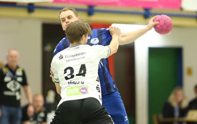 Handball, Saison 2025 2026, 3. Liga, Staffel Nord-Ost, Männer. HG Hamburg-Barmbek - EHV Aue. Justin Döbler (Aue, v.), Timon Kaminski. Wandsbek Hamburg