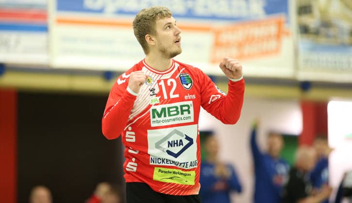Handball, Saison 2025 2026, 3. Liga, Staffel Nord-Ost, Männer. HG Hamburg-Barmbek - EHV Aue. Jubel bei Aues Keeper Armis Priskus nach seinem Tor. Wandsbek Hamburg