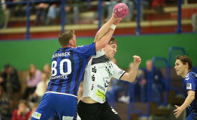 Handball, Saison 2025 2026, 3. Liga, Staffel Nord-Ost, Männer. HG Hamburg-Barmbek - EHV Aue. Bo Hendrik Matussek (Barmbek, l.), Paul Bones. Wandsbek Hamburg