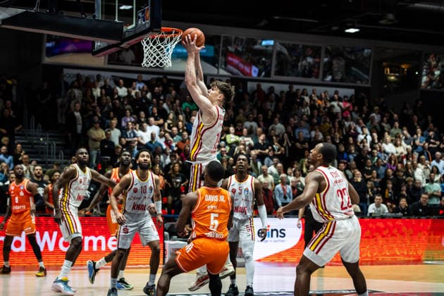 GER, easy-Credit Basketball-Bundesliga, Niners Chemnitz - Fitness First Würzburg Baskets. 12.12.2025, Messe, Chemnitz, GER, easy-Credit Basketball-Bundesliga, Niners Chemnitz - Fitness First Würzburg Baskets. Christian Skladanowski (Fitness First Würzburg Baskets 19) Foto Alexander Trienitz Chemnitz Messe Sachsen Deutschland