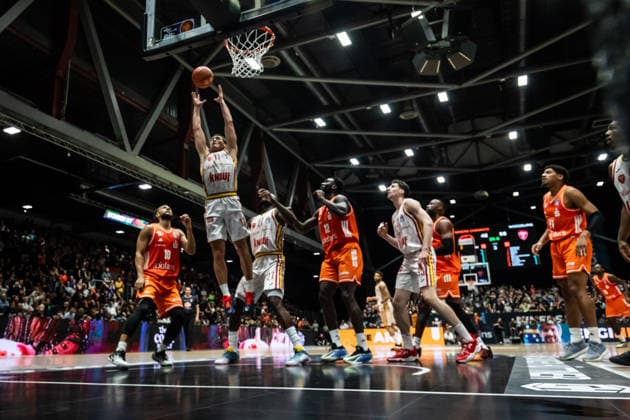 GER, easy-Credit Basketball-Bundesliga, Niners Chemnitz - Fitness First Würzburg Baskets. 12.12.2025, Messe, Chemnitz, GER, easy-Credit Basketball-Bundesliga, Niners Chemnitz - Fitness First Würzburg Baskets. Brae Ivey (Fitness First Würzburg Baskets 11) Foto Alexander Trienitz Chemnitz Messe Sachsen Deutschland
