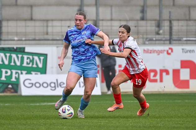 Ramona Maier (SGS Essen, 09), Nia Szenk (SC Freiburg Frauen, 19) im Laufduell und Zweikampf mit Ball. GER, SC Freiburg - SGS Essen, Frauen-Fussball, Google Pixel Frauen-Bundesliga, 13. Spieltag, Saison 2025 2026, 13.12.2025 DFB REGULATIONS PROHIBIT ANY USE OF PHOTOGRAPHS AS IMAGE SEQUENCES AND OR QUASI-VIDEO GER, SC Freiburg - SGS Essen, Frauen-Fussball, Google Pixel Frauen-Bundesliga, 13. Spieltag, Saison 2025 2026, 13.12.2025 Freiburg Copyright: xEibner-Pressefoto ThomasxHessx EP_THS