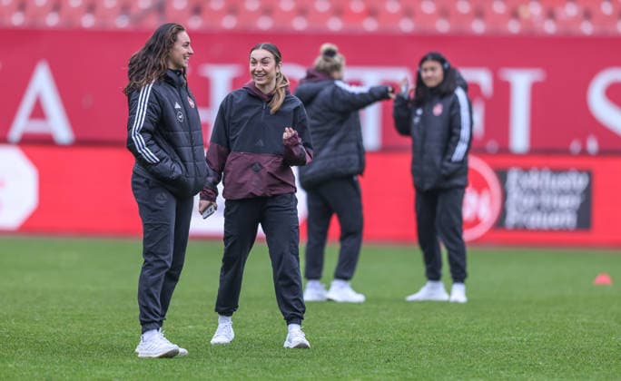 GER, Nürnberg, 1. FC Nürnberg vs VfL Wolfsburg, Google Pixel Bundesliga, Fussball, DFB, Spielzeit 2025 2026, Max-Morlock-Stadion, 13. Spieltag im Bild: Platzbegehung, FC Nürnberg vor dem Spiel gegen den VfL Wolfsburg, Lara Meroni (1. FC Nürnberg Frauen 11) DFB DFL REGULATIONS PROHIBIT ANY USE OF PHOTOGRAPHS AS IMAGE SEQUENCES AND OR QUASI-VIDEO, 13.12.2025 Copyright: HMBxMedia HendrikxHamelau