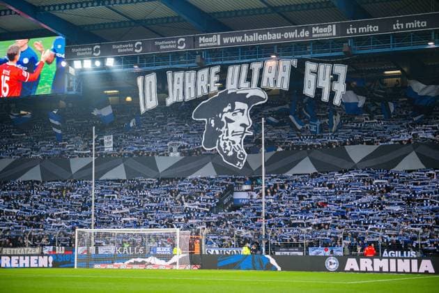 13.12.2025 - Fußball, 2025 2026, 2. Bundesliga, 16. Spieltag, DSC Arminia Bielefeld - 1. FC Kaiserslautern: Fans (Bielefeld) mit Choreografie, Choreographie, Choreo zu 10 Jahre Ultra 647 DFL REGULATIONS PROHIBIT ANY USE OF PHOTOGRAPHS AS IMAGE SEQUENCES AND OR QUASI-VIDEO.