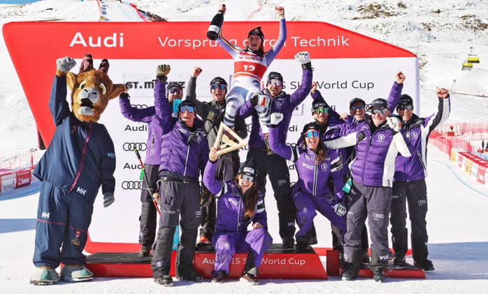 ALPINE SKIING - FIS WC St. Moritz SANKT MORITZ,SWITZERLAND,13.DEC.25 - ALPINE SKIING - FIS World Cup, downhill, ladies. Image shows Emma Aicher (GER) and team Germany.  GEPAxpictures xMatthiasxHauer