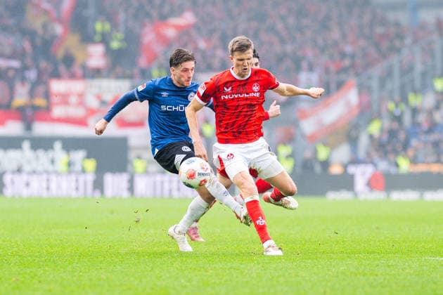 13.12.2025 - Fußball, 2025 2026, 2. Bundesliga, 16. Spieltag, DSC Arminia Bielefeld - 1. FC Kaiserslautern: (L-R) Marvin Mehlem (Bielefeld), Fabian Kunze (Kaiserslautern) DFL REGULATIONS PROHIBIT ANY USE OF PHOTOGRAPHS AS IMAGE SEQUENCES AND OR QUASI-VIDEO.