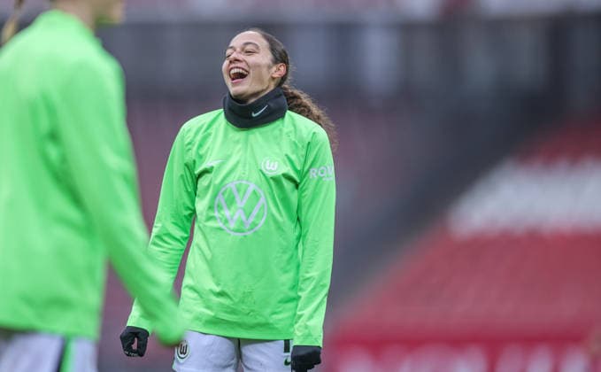 GER, Nürnberg, 1. FC Nürnberg vs VfL Wolfsburg, Google Pixel Bundesliga, Fussball, DFB, Spielzeit 2025 2026, Max-Morlock-Stadion, 13. Spieltag im Bild: Kessya Bussy (VfL Wolfsburg 19) vor dem Spiel DFB DFL REGULATIONS PROHIBIT ANY USE OF PHOTOGRAPHS AS IMAGE SEQUENCES AND OR QUASI-VIDEO, 13.12.2025 Copyright: HMBxMedia HendrikxHamelau