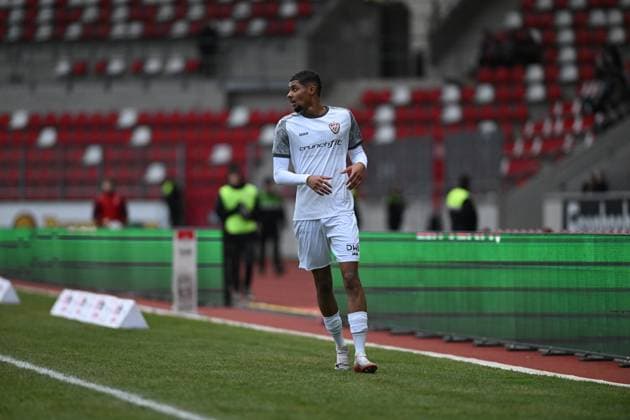 RECORD DATE NOT STATED Amiro Amadou (4; BFC Dynamo) in Aktion am Spielfeldrand Spieler am Spielfeldrand *** Amiro Amadou 4 BFC Dynamo in action on the sidelines Players on the sidelines Copyright: xspeedshotx