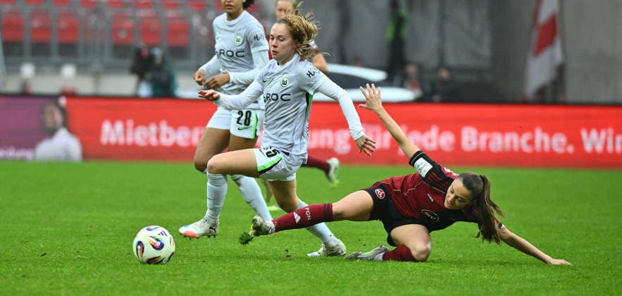 13.12.2025 - Fussball - Saison 2025 2026 - 1. Google Pixel Frauen Bundesliga - 13. Spieltag: 1. FC Nürnberg FCN ( Club Clubfrauen ) - VfL Wolfsburg - Sportfoto Zink - xwoxzix - Janou Levels (15, VfL Wolfsburg ) Sanja Homann (19, 1. FC Nürnberg FCN )