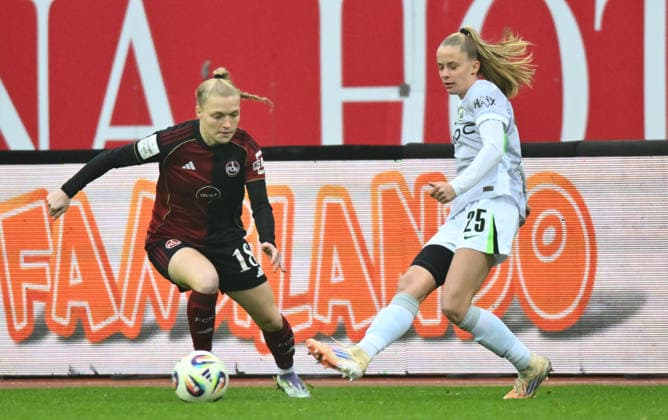 13.12.2025 - Fussball - Saison 2025 2026 - 1. Google Pixel Frauen Bundesliga - 13. Spieltag: 1. FC Nürnberg FCN ( Club Clubfrauen ) - VfL Wolfsburg - Sportfoto Zink - xwoxzix - Franziska Mai (18, 1. FC Nürnberg FCN ) Vivien Endemann (25, VfL Wolfsburg )