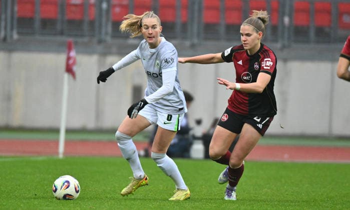 13.12.2025 - Fussball - Saison 2025 2026 - 1. Google Pixel Frauen Bundesliga - 13. Spieltag: 1. FC Nürnberg FCN ( Club Clubfrauen ) - VfL Wolfsburg - Sportfoto Zink - xwoxzix - Janina Minge (6, VfL Wolfsburg ) Beatrix Fördös Foerdoes (27, 1. FC Nürnberg FCN )