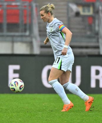 13.12.2025 - Fussball - Saison 2025 2026 - 1. Google Pixel Frauen Bundesliga - 13. Spieltag: 1. FC Nürnberg FCN ( Club Clubfrauen ) - VfL Wolfsburg - Sportfoto Zink - xwoxzix - Alexandra Popp (11, VfL Wolfsburg ) Kapitän Spielführer Mannschaftskapitän