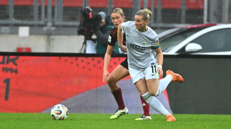 13.12.2025 - Fussball - Saison 2025 2026 - 1. Google Pixel Frauen Bundesliga - 13. Spieltag: 1. FC Nürnberg FCN ( Club Clubfrauen ) - VfL Wolfsburg - Sportfoto Zink - xwoxzix - Alexandra Popp (11, VfL Wolfsburg ) vor Klara Svensson Senelius (2, 1. FC Nürnberg FCN )