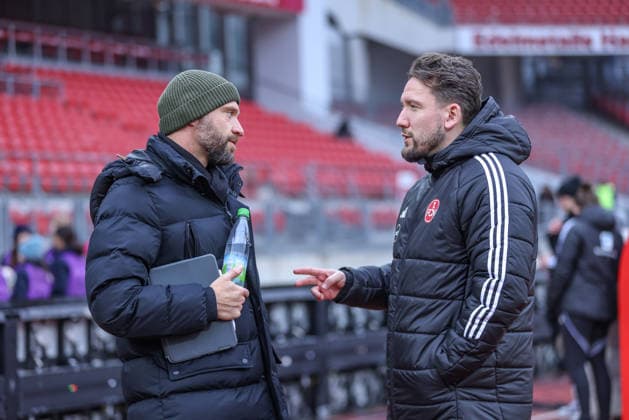 GER, Nürnberg, 1. FC Nürnberg vs VfL Wolfsburg, Google Pixel Bundesliga, Fussball, DFB, Spielzeit 2025 2026, Max-Morlock-Stadion, 13. Spieltag im Bild v.l.: Stephan Lerch (Trainerin Vfl Wolfsburg), Thomas Oostendorp (Trainer FC Nürnberg Frauen) im Gespräch DFB DFL REGULATIONS PROHIBIT ANY USE OF PHOTOGRAPHS AS IMAGE SEQUENCES AND OR QUASI-VIDEO, 13.12.2025 Copyright: HMBxMedia HendrikxHamelau
