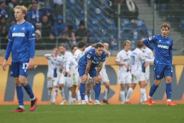Christoph Kobald (Karlsruher SC, 22) bedient nach dem Treffer zum 0:2 Leo Opitz (Karlsruher SC, 17) Meiko Waeschenbach (Karlsruher SC, 21), Karlsruher SC vs. SC Paderborn 07, 2. Bundesliga, 16. Spieltag, 2025 2026, 13.12.2025, DFL REGULATIONS PROHIBIT ANY USE OF PHOTOGRAPHS AS IMAGE SEQUENCES AND OR QUASI-VIDEO, Karlsruher SC vs. SC Paderborn 07, 2. Bundesliga, 16. Spieltag, 2025 2026, 13.12.2025 Karlsruhe