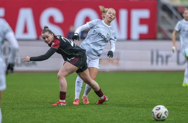 GER, Nürnberg, 1. FC Nürnberg vs VfL Wolfsburg, Google Pixel Bundesliga, Fussball, DFB, Spielzeit 2025 2026, Max-Morlock-Stadion, 13. Spieltag im Bild v.l.: Justine Kielland (VfL Wolfsburg 18), Jacqueline Baumgärtel (1. FC Nürnberg Frauen 20), Zweikampf DFB DFL REGULATIONS PROHIBIT ANY USE OF PHOTOGRAPHS AS IMAGE SEQUENCES AND OR QUASI-VIDEO, 13.12.2025 Copyright: HMBxMedia HendrikxHamelau