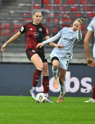13.12.2025 - Fussball - Saison 2025 2026 - 1. Google Pixel Frauen Bundesliga - 13. Spieltag: 1. FC Nürnberg FCN ( Club Clubfrauen ) - VfL Wolfsburg - Sportfoto Zink - xwoxzix - Beatrix Fördös Foerdoes (27, 1. FC Nürnberg FCN ) Vivien Endemann (25, VfL Wolfsburg )