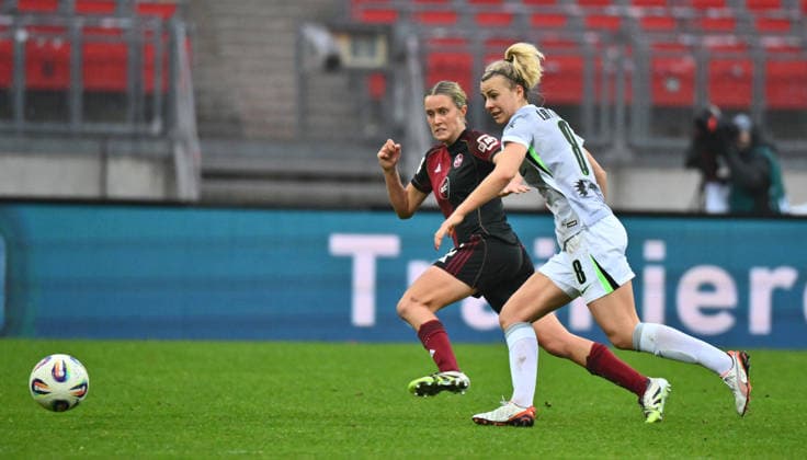 13.12.2025 - Fussball - Saison 2025 2026 - 1. Google Pixel Frauen Bundesliga - 13. Spieltag: 1. FC Nürnberg FCN ( Club Clubfrauen ) - VfL Wolfsburg - Sportfoto Zink - xwoxzix - Klara Svensson Senelius (2, 1. FC Nürnberg FCN ) Lena Lattwein (8, VfL Wolfsburg )
