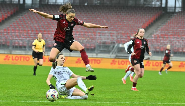 13.12.2025 - Fussball - Saison 2025 2026 - 1. Google Pixel Frauen Bundesliga - 13. Spieltag: 1. FC Nürnberg FCN ( Club Clubfrauen ) - VfL Wolfsburg - Sportfoto Zink - xwoxzix - Sanja Homann (19, 1. FC Nürnberg FCN ) Joelle Wedemeyer (24, VfL Wolfsburg )