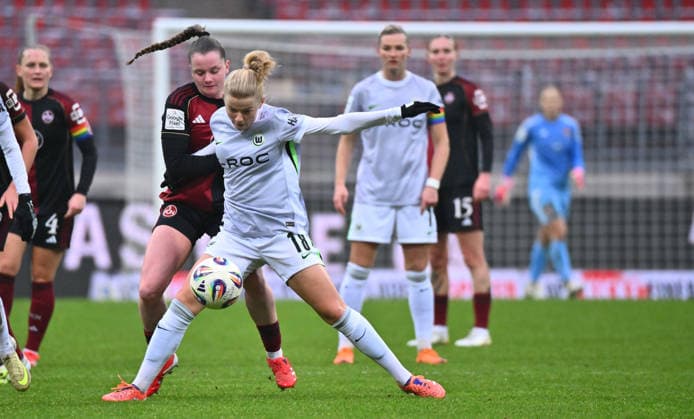 13.12.2025 - Fussball - Saison 2025 2026 - 1. Google Pixel Frauen Bundesliga - 13. Spieltag: 1. FC Nürnberg FCN ( Club Clubfrauen ) - VfL Wolfsburg - Sportfoto Zink - xwoxzix - Jacqueline Baumgärtel Baumgaertel (20, 1. FC Nürnberg FCN ) Justine Kielland (18, VfL Wolfsburg )