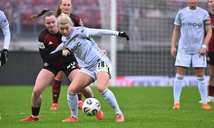 13.12.2025 - Fussball - Saison 2025 2026 - 1. Google Pixel Frauen Bundesliga - 13. Spieltag: 1. FC Nürnberg FCN ( Club Clubfrauen ) - VfL Wolfsburg - Sportfoto Zink - xwoxzix - Jacqueline Baumgärtel Baumgaertel (20, 1. FC Nürnberg FCN ) Justine Kielland (18, VfL Wolfsburg )