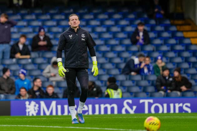 Chelsea v Everton Premier League 13 12 2025. Everton goalkeeper Jordan Pickford (1) warms up ahead of the Premier League match between Chelsea and Everton at Stamford Bridge, London, England on 13 December 2025. London Stamford Bridge Greater London England Editorial use only DataCo restrictions apply See www.football-dataco.com , Copyright: xStephenxFlynnx PSI-23407-0010