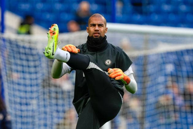 Chelsea v Everton Premier League 13 12 2025. Chelsea goalkeeper Robert Sanchez (1) warms up ahead of the Premier League match between Chelsea and Everton at Stamford Bridge, London, England on 13 December 2025. London Stamford Bridge Greater London England Editorial use only DataCo restrictions apply See www.football-dataco.com , Copyright: xStephenxFlynnx PSI-23407-0012