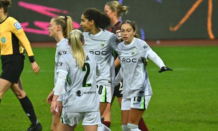 13.12.2025 - Fussball - Saison 2025 2026 - 1. Google Pixel Frauen Bundesliga - 13. Spieltag: 1. FC Nürnberg FCN ( Club Clubfrauen ) - VfL Wolfsburg - Sportfoto Zink - xwoxzix - Torjubel Jubel Freude nach Treffer Tor Torschuß zum 1:5 durch Kessya Bussy (19, VfL Wolfsburg , rechts )