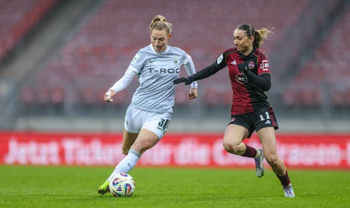 GER, Nürnberg, 1. FC Nürnberg vs VfL Wolfsburg, Google Pixel Bundesliga, Fussball, DFB, Spielzeit 2025 2026, Max-Morlock-Stadion, 13. Spieltag im Bild v.l.: Sarai Linder (VfL Wolfsburg 39), Lara Meroni (1. FC Nürnberg Frauen 11), Zweikampf DFB DFL REGULATIONS PROHIBIT ANY USE OF PHOTOGRAPHS AS IMAGE SEQUENCES AND OR QUASI-VIDEO, 13.12.2025 Copyright: HMBxMedia HendrikxHamelau