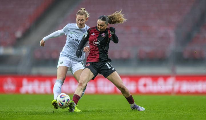 GER, Nürnberg, 1. FC Nürnberg vs VfL Wolfsburg, Google Pixel Bundesliga, Fussball, DFB, Spielzeit 2025 2026, Max-Morlock-Stadion, 13. Spieltag im Bild v.l.: Sarai Linder (VfL Wolfsburg 39), Lara Meroni (1. FC Nürnberg Frauen 11), Zweikampf DFB DFL REGULATIONS PROHIBIT ANY USE OF PHOTOGRAPHS AS IMAGE SEQUENCES AND OR QUASI-VIDEO, 13.12.2025 Copyright: HMBxMedia HendrikxHamelau