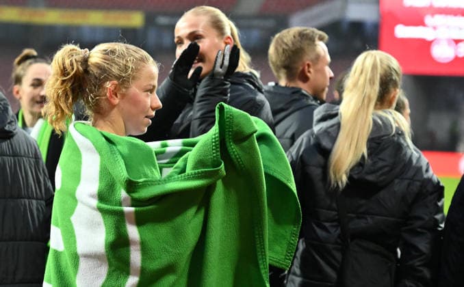 13.12.2025 - Fussball - Saison 2025 2026 - 1. Google Pixel Frauen Bundesliga - 13. Spieltag: 1. FC Nürnberg FCN ( Club Clubfrauen ) - VfL Wolfsburg - Sportfoto Zink - xwoxzix - Justine Kielland (18, VfL Wolfsburg ) nach Spielende