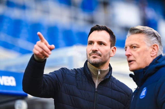 Geschäftsführer Mario Eggimann (Karlsruher SC) gestikuliert vor dem Spiel der 2. Bundesliga zwischen Karlsruher SC und SC Paderborn im BBBank Wildpark am 13. December 2025 in Karlsruhe, Deutschland. (Foto von Silas Schüller DeFodi Images) +++ Sports director Mario Eggimann (Karlsruher SC) gestures before the 2. Bundesliga match between Karlsruher SC and SC Paderborn at BBBank Wildpark on December 13, 2025 in Karlsruhe, Germany. (Photo by Silas Schüller DeFodi Images) DFB DFL REGULATIONS PROHIBIT ANY USE OF PHOTOGRAPHS AS IMAGE SEQUENCES AND OR QUASI-VIDEO. (Photo by Silas Schueller DeFodi Images)