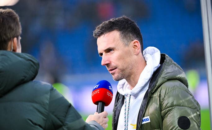 Trainer Christian Eichner (Karlsruher SC)ä spricht im TV-Interview nach dem Spiel der 2. Bundesliga zwischen Karlsruher SC und SC Paderborn im BBBank Wildpark am 13. December 2025 in Karlsruhe, Deutschland. (Foto von Silas Schüller DeFodi Images) +++ Coach Christian Eichner (Karlsruher SC) speaks during an interview after the 2. Bundesliga match between Karlsruher SC and SC Paderborn at BBBank Wildpark on December 13, 2025 in Karlsruhe, Germany. (Photo by Silas Schüller DeFodi Images) DFB DFL REGULATIONS PROHIBIT ANY USE OF PHOTOGRAPHS AS IMAGE SEQUENCES AND OR QUASI-VIDEO. (Photo by Silas Schueller DeFodi Images)