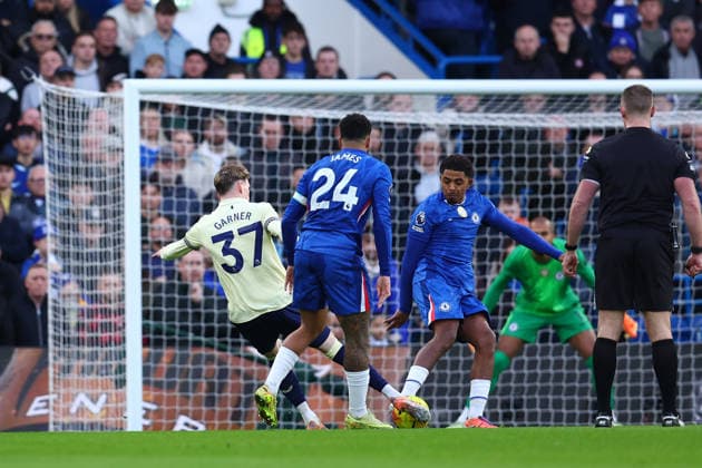 London, England, 13th December 2025. James Garner of Everton has his shot blocked by Wesley Fofana of Chelsea during the Chelsea vs Everton Premier League match at Stamford Bridge, London. Picture credit should read: Paul Terry Sportimage EDITORIAL USE ONLY. No use with unauthorised audio, video, data, fixture lists, club league logos or live services. Online in-match use limited to 120 images, no video emulation. No use in betting, games or single club league player publications. SPI_016_PT_Chelsea_Everton SPI-4373-0016