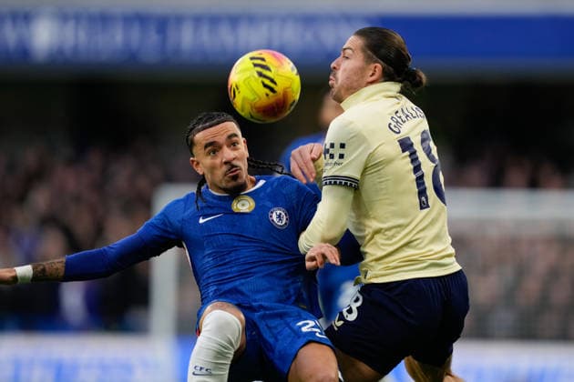 Chelsea v Everton Premier League 13 12 2025. Chelsea forward Joao Pedro (20) and Everton midfielder Jack Grealish (18) during the Premier League match between Chelsea and Everton at Stamford Bridge, London, England on 13 December 2025. London Stamford Bridge Greater London England Editorial use only DataCo restrictions apply See www.football-dataco.com , Copyright: xStephenxFlynnx PSI-23407-0035