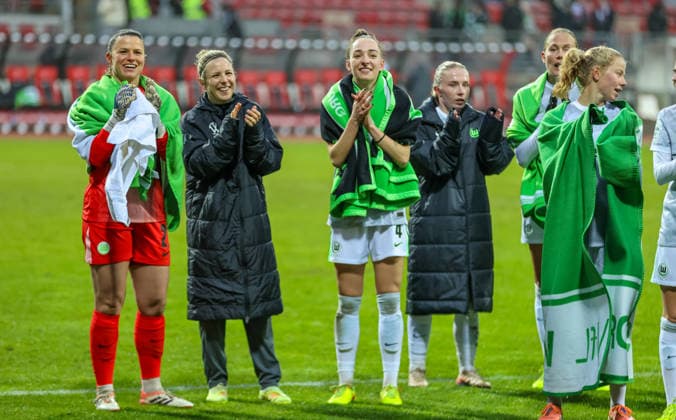 GER, Nürnberg, 1. FC Nürnberg vs VfL Wolfsburg, Google Pixel Bundesliga, Fussball, DFB, Spielzeit 2025 2026, Max-Morlock-Stadion, 13. Spieltag im Bild: Jubel und Freude nach dem Sieg von 6:1 nach Toren gegen den FC Nürnberg bei den Vfl Wolfsburg Frauen, DFB DFL REGULATIONS PROHIBIT ANY USE OF PHOTOGRAPHS AS IMAGE SEQUENCES AND OR QUASI-VIDEO, 13.12.2025 Copyright: HMBxMedia HendrikxHamelau