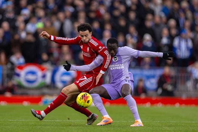 Football - FA Premier League - Liverpool FC v Brighton & Hove Albion FC LIVERPOOL, ENGLAND - Saturday, December 13, 2025: Liverpool s Curtis Jones challenges Brighton & Hove Albion s Yankuba Minteh (R) during the FA Premier League match between Liverpool FC and Brighton & Hove Albion FC at Anfield. (Photo by David Rawcliffe Propaganda) LIVERPOOL Anfield MERSEYSIDE ENGLAND  Copyright: xDavidxRawcliffex P2025-12-13-Liverpool_Brighton-42