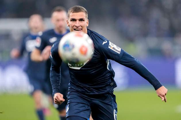 Grischa Prömel (Hoffenheim, 6), am Ball, Einzelbild, Einzelfoto, Aktion, Action, 13.12.2025, Sinsheim (Deutschland), Fussball, Bundesliga, TSG 1899 Hoffenheim - Hamburger SV, DFB DFL REGULATIONS PROHIBIT ANY USE OF PHOTOGRAPHS AS IMAGE SEQUENCES AND OR QUASI-VIDEO. *** Grischa Prömel Hoffenheim, 6 , on the ball, single image, single photo, action, action, 13 12 2025, Sinsheim Germany , Football, Bundesliga, TSG 1899 Hoffenheim Hamburger SV, DFB DFL REGULATIONS PROHIBIT ANY USE OF PHOTOGRAPHS AS IMAGE SEQUENCES AND OR QUASI VIDEO xozx