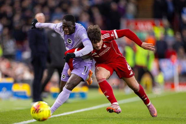 Football - FA Premier League - Liverpool FC v Brighton & Hove Albion FC LIVERPOOL, ENGLAND - Saturday, December 13, 2025: Liverpool s Milos Kerkez challenges Brighton & Hove Albion s Yankuba Minteh (L) during the FA Premier League match between Liverpool FC and Brighton & Hove Albion FC at Anfield. (Photo by David Rawcliffe Propaganda) LIVERPOOL Anfield MERSEYSIDE ENGLAND  Copyright: xDavidxRawcliffex P2025-12-13-Liverpool_Brighton-61