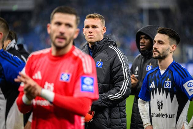 Fußball I Herren I Saison 2025-2026 I Bundesliga I 14. Spieltag I TSG 1899 Hoffenheim - Hamburger SV I 13.12.2025 Daniel Heuer Fernandes (1, Hamburger SV), Daniel Peretz (26, Hamburger SV) Sinsheim PreZero Arena Baden-Württemberg Deutschland Copyright: xLobecax xHenningxRohlfsx