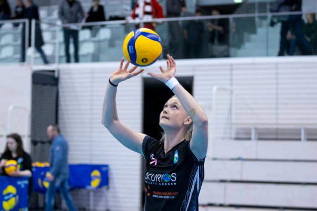 1. Volleyball Bundesliga Frauen: Schwarz-Weiss Erfurt vs. Skurios Volleys Borken; Erfurt; 13.12.2025 Erwärmung Madleen Piest ( 15; Skurios Volleys Borken) 1. Volleyball Bundesliga Frauen: Schwarz-Weiss Erfurt vs. Skurios Volleys Borken; Riethsporthalle Erfurt; 13.12.2025 Copyright: xBEAUTIFULxSPORTS Duehringx
