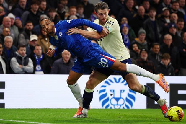 London, England, 13th December 2025. Joao Pedro of Chelsea and James Tarkowski of Everton during the Chelsea vs Everton Premier League match at Stamford Bridge, London. Picture credit should read: Paul Terry Sportimage EDITORIAL USE ONLY. No use with unauthorised audio, video, data, fixture lists, club league logos or live services. Online in-match use limited to 120 images, no video emulation. No use in betting, games or single club league player publications. SPI_060_PT_Chelsea_Everton SPI-4373-0060