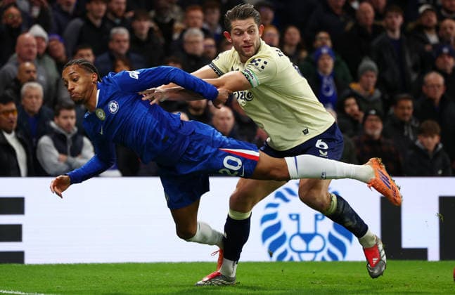 London, England, 13th December 2025. Joao Pedro of Chelsea and James Tarkowski of Everton challenge for the ball during the Chelsea vs Everton Premier League match at Stamford Bridge, London. Picture credit should read: Paul Terry Sportimage EDITORIAL USE ONLY. No use with unauthorised audio, video, data, fixture lists, club league logos or live services. Online in-match use limited to 120 images, no video emulation. No use in betting, games or single club league player publications. SPI_061_PT_Chelsea_Everton SPI-4373-0061