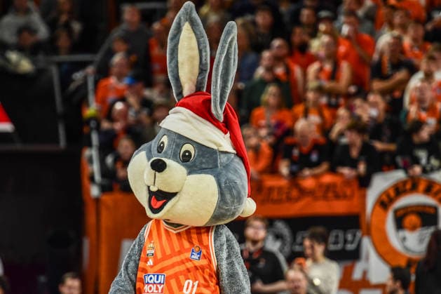 easyCredit BBL: Ratiopharm Ulm gegen Rasta Vechta, Ratiopharm Arena Ulm; 13.12.2025 Wihnachtsspiel in Ulm Ulm 13.12.2025 - 10. Spieltag easyCredit BBL, Ratiopharm Ulm gegen Rasta Vechta, Ratiopharm Arena Ulm Copyright: xBEAUTIFULxSPORTS Märklx