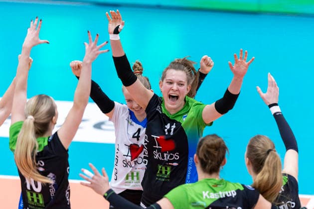 1. Volleyball Bundesliga Frauen: Schwarz-Weiss Erfurt vs. Skurios Volleys Borken; Erfurt; 13.12.2025 Jubel, Pia Mohr ( 11; Skurios Volleys Borken) 1. Volleyball Bundesliga Frauen: Schwarz-Weiss Erfurt vs. Skurios Volleys Borken; Riethsporthalle Erfurt; 13.12.2025 Copyright: xBEAUTIFULxSPORTS Duehringx