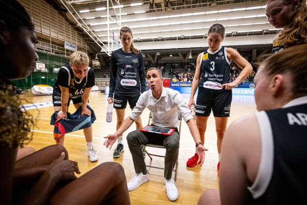 Basketball Berlin 13.12.2025 Saison 2025 2026 DBBL 1. Bundesliga Alba Berlin - TK Hannover Luchse Jesper Sundberg (Hannover, Trainer)