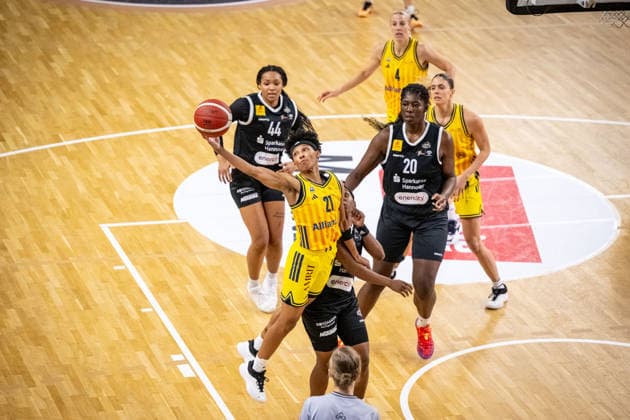 Basketball Berlin 13.12.2025 Saison 2025 2026 DBBL 1. Bundesliga Alba Berlin - TK Hannover Luchse Deeshyra Thomas (Alba, No.21)